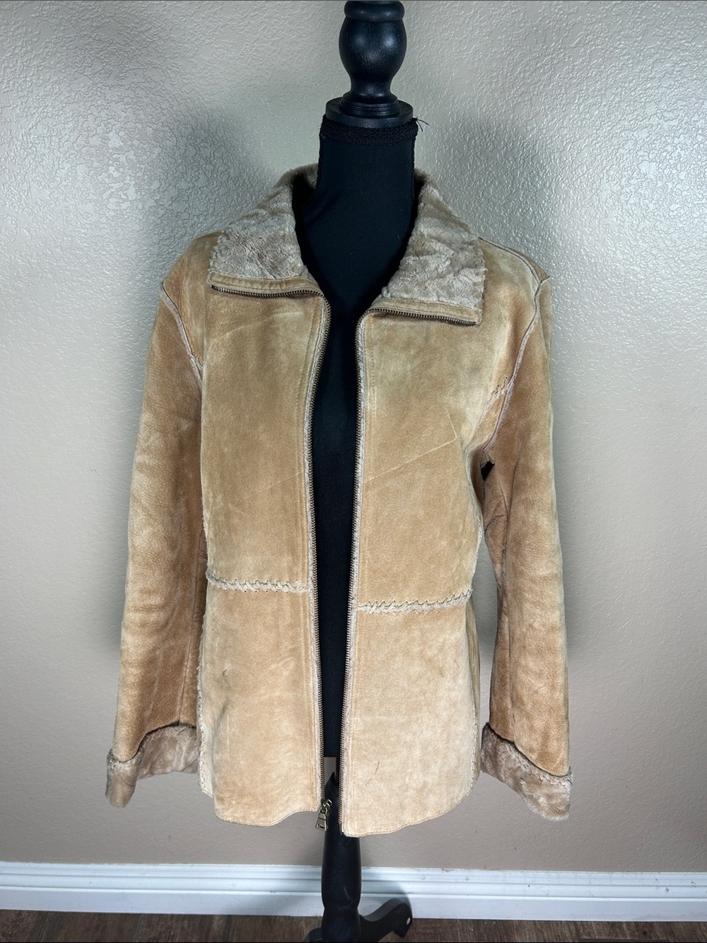 Vintage GUESS Tan Suede Leather Jacket Faux Fur Collar Cuffs M